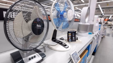 Ventilatoren Stehen In Einem Elektromarkt