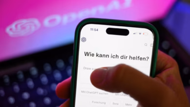 Ki chatbot chatgpt ist auf einem smartphone zu sehen