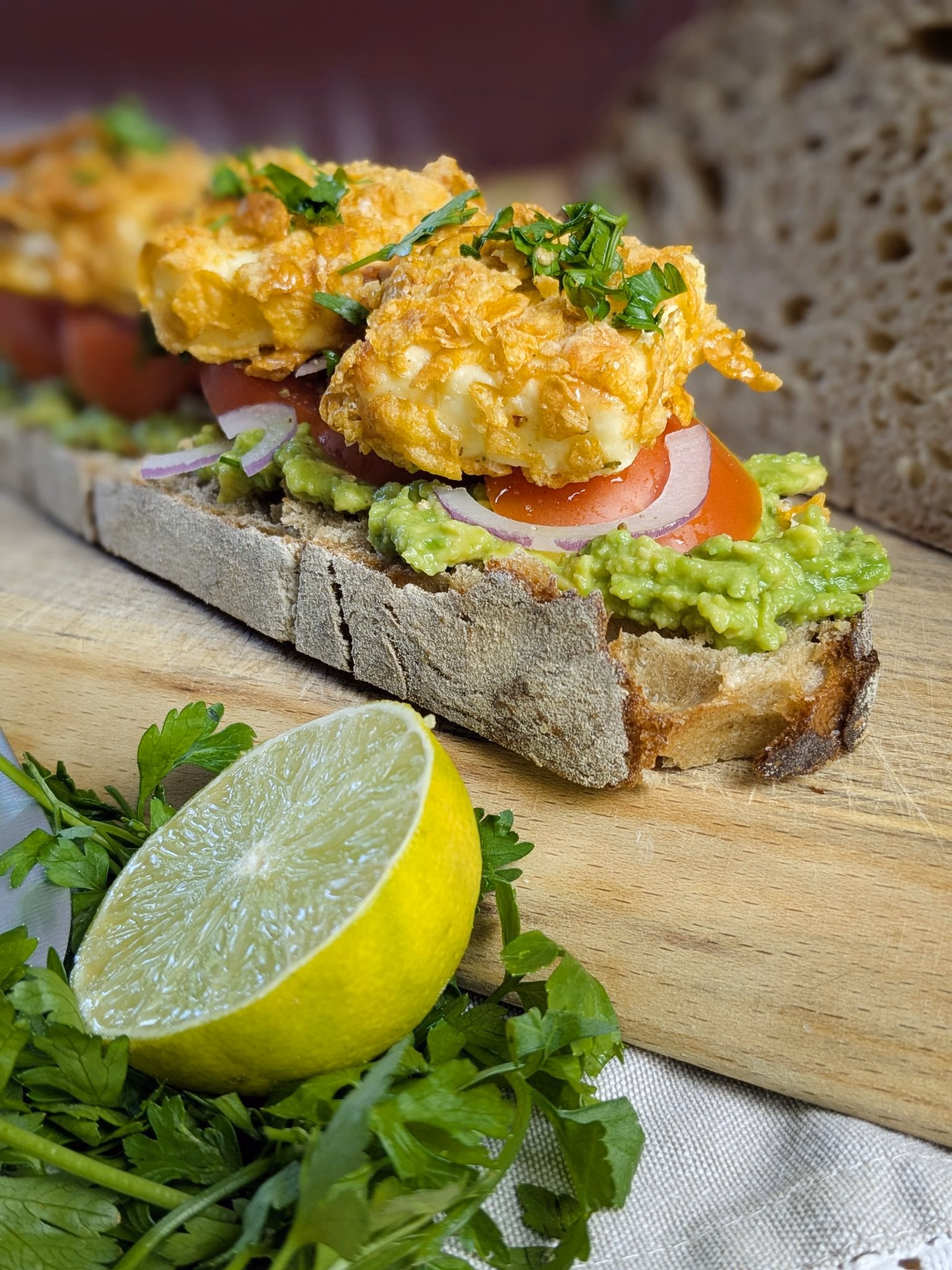 Knuspriger feta auf brot