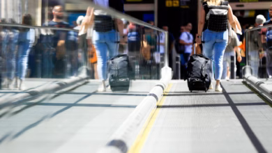 Passagiere am flughafen von palma de mallorca