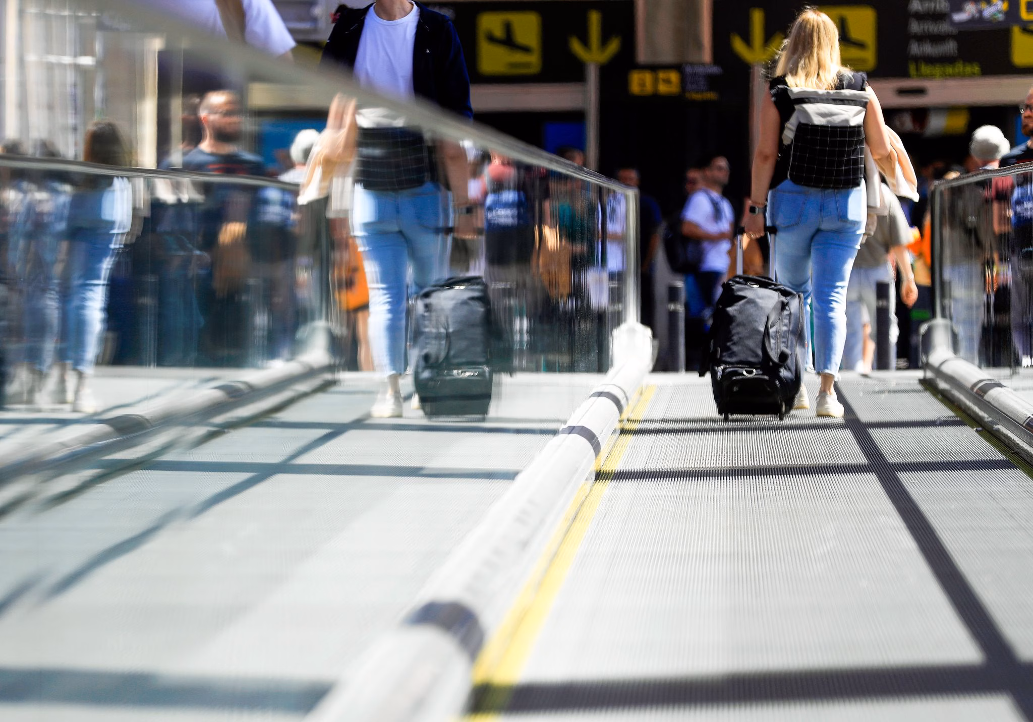 Passagiere am flughafen von palma de mallorca