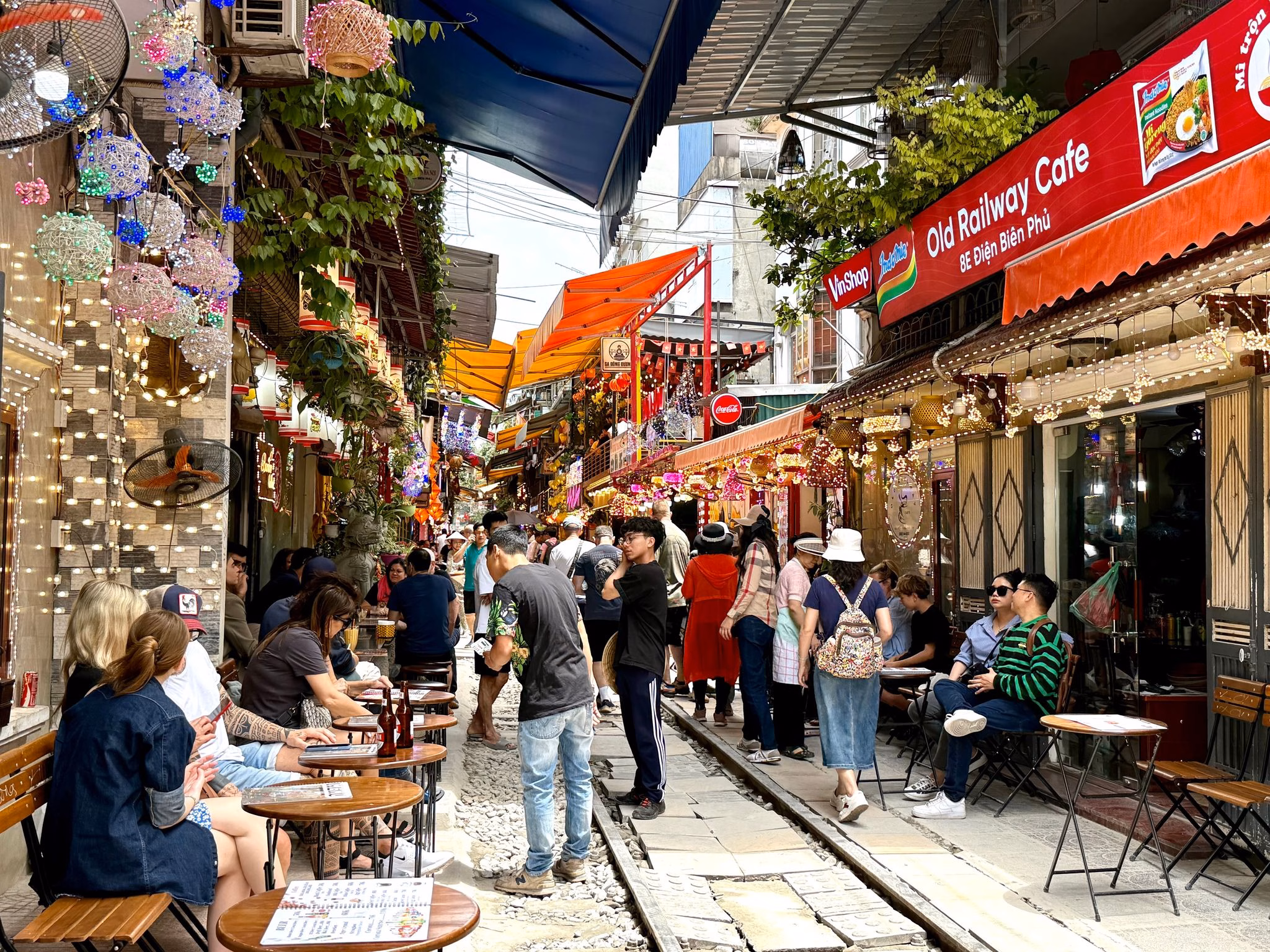 Train street in hanoi