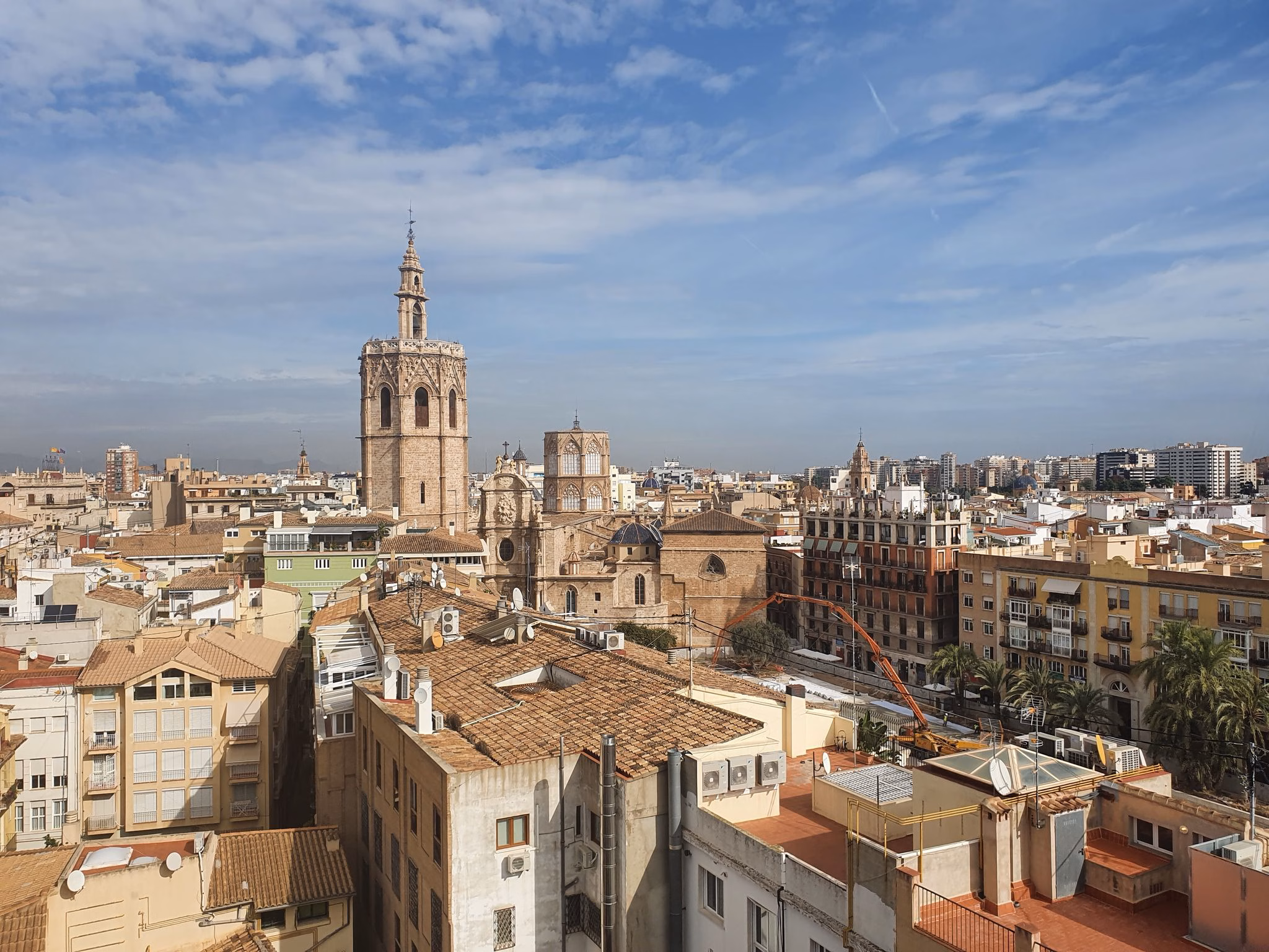 Kathedrale von valencia überragt die altstadt