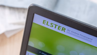 Das steuerprogramm elster auf einem laptop