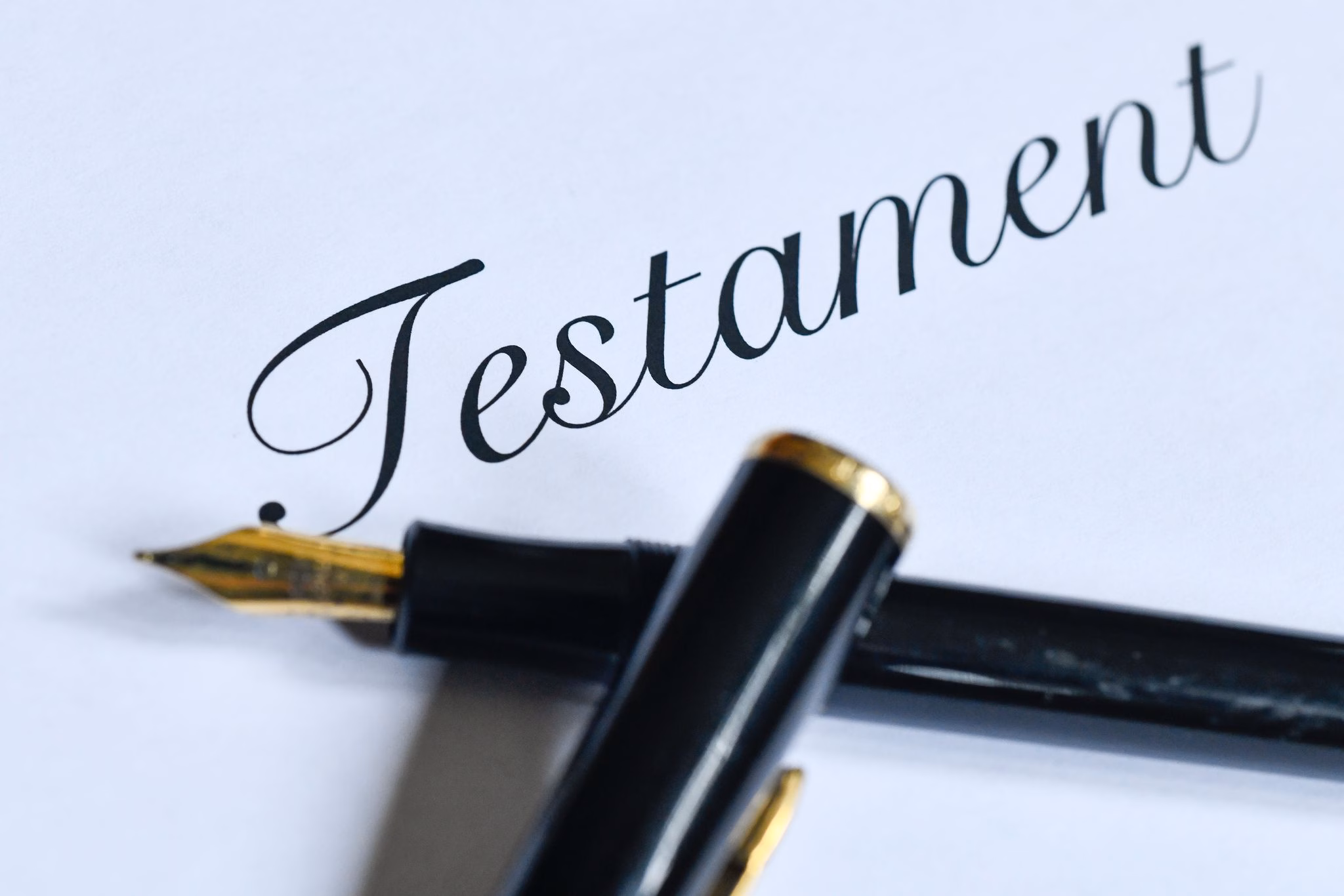 Der schriftzug testament steht auf einem blatt papier