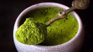Matcha in einer rakuschale