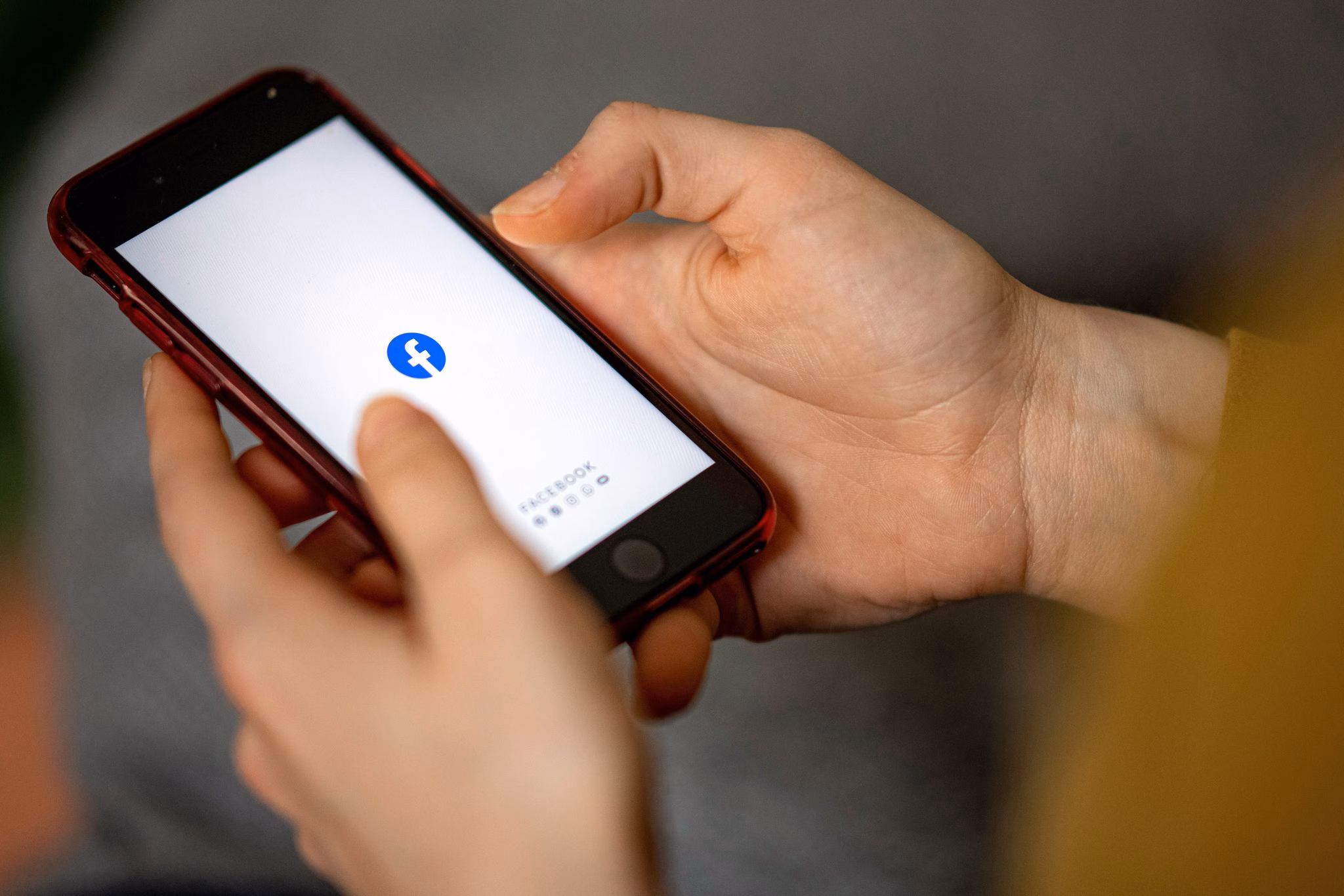 Facebook app auf einem smartphone