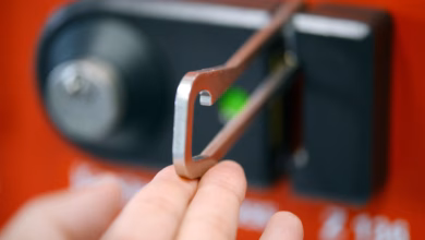 Kastenschluss mit einem sperrbügel