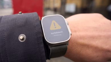 Ein warnhinweis auf dem display einer smartwatch