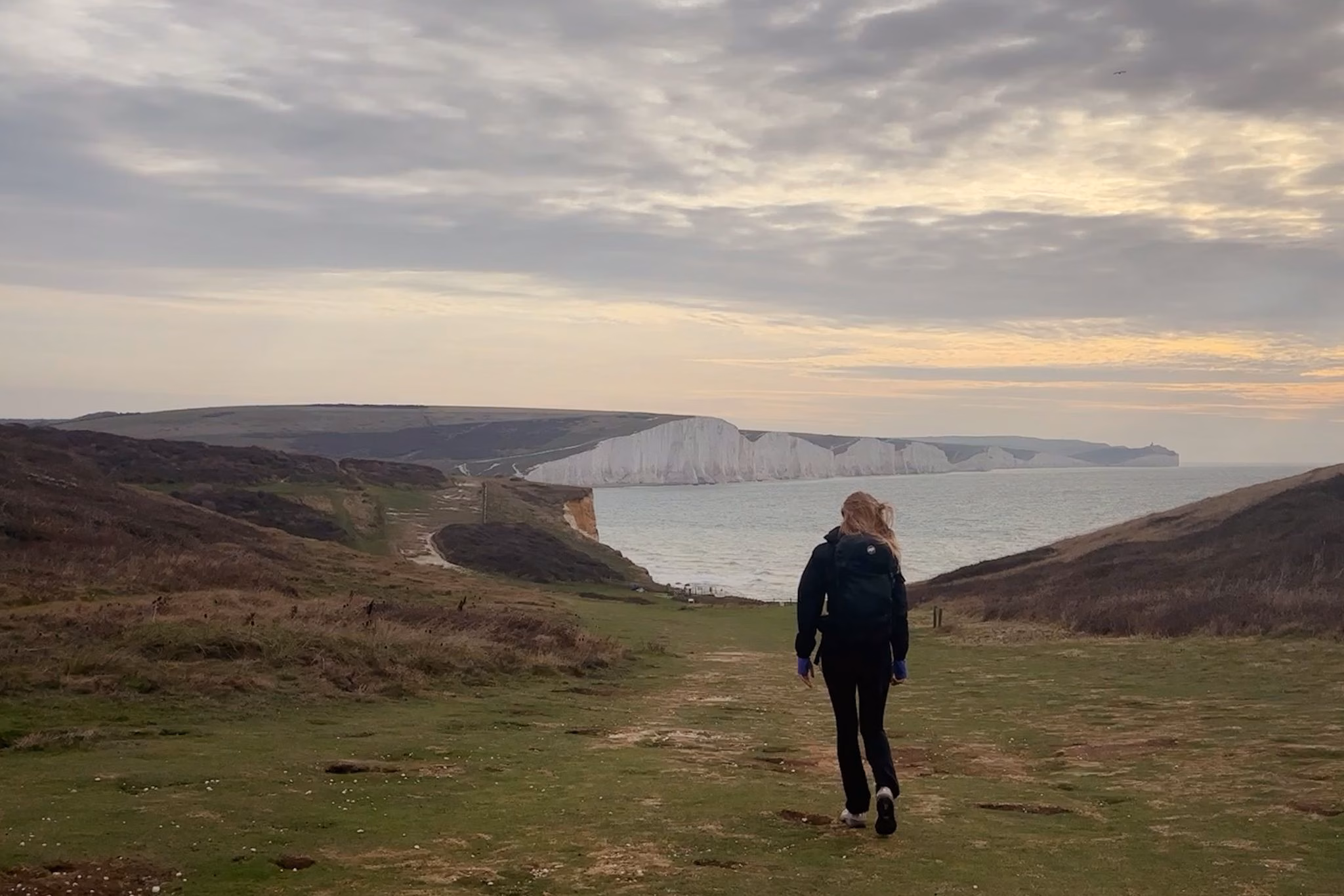 Blick auf die sieben kreidefelsen des seven sisters cliff walk