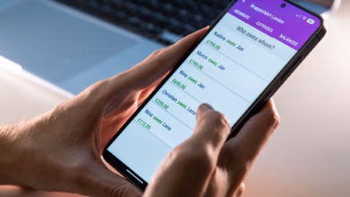 Mann nutzt die app «split it easy»