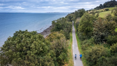 Carlingford lough und greenway mit radfahrern
