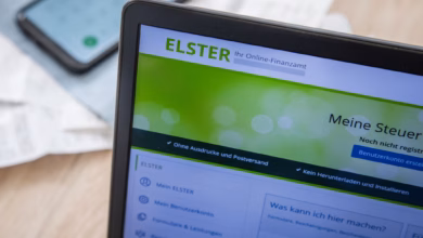 Ein laptop mit der elster webseite