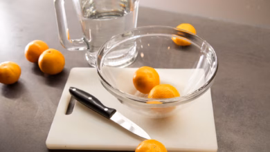 Clementinen liegen auf einem tisch