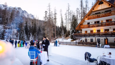 Dinner auf dem gefrorenen sompunt see in alta badia