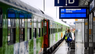 Fahrgäste des alpen sylt nachtexpress von sylt nach salzburg