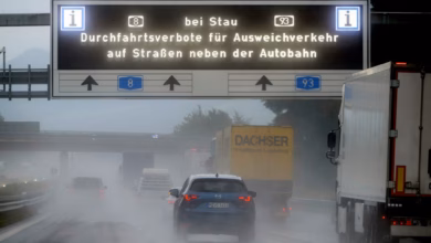Anzeige mit der aufschrift „bei stau durchfahrtsverbote“